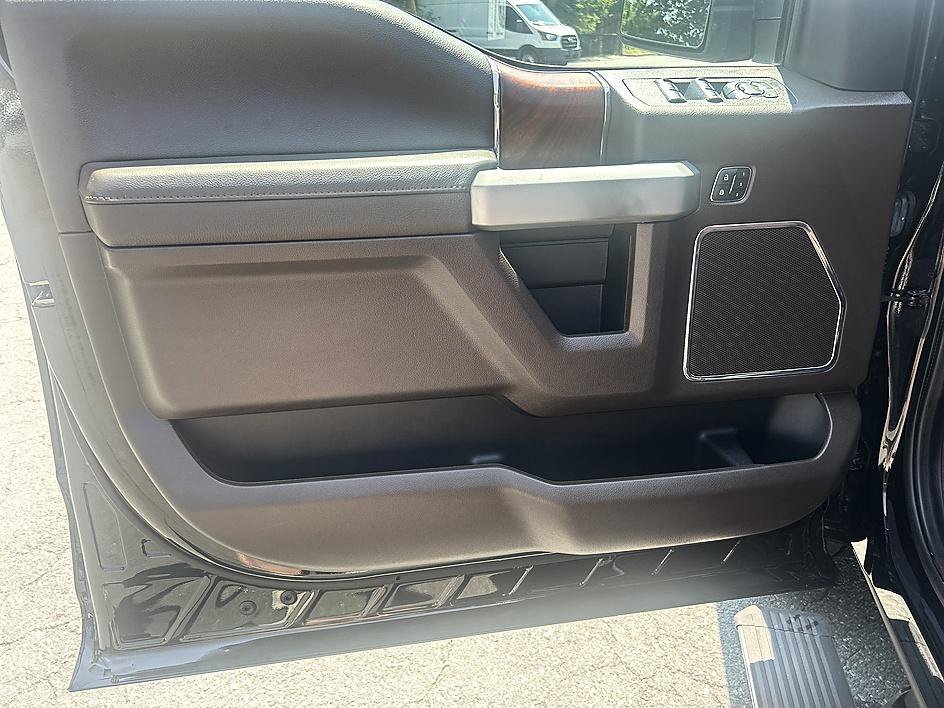 Used 2020 Black Metallic Ford King Ranch image 9
