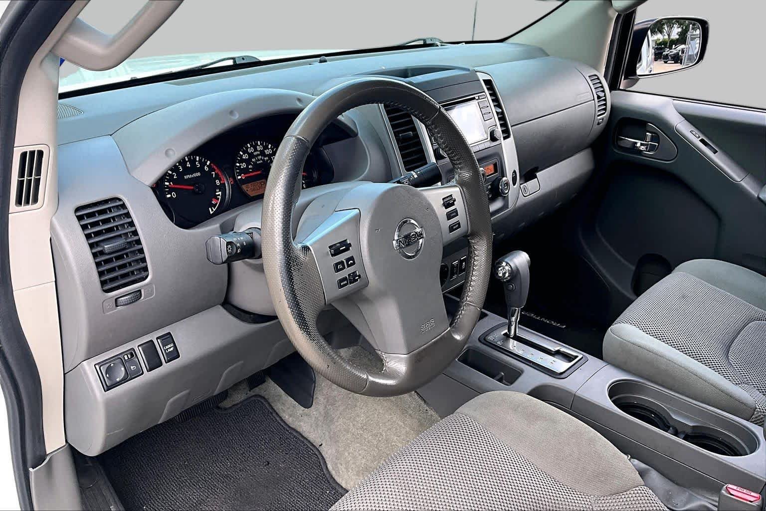 Used 2016 Glacier White Nissan SV image 17