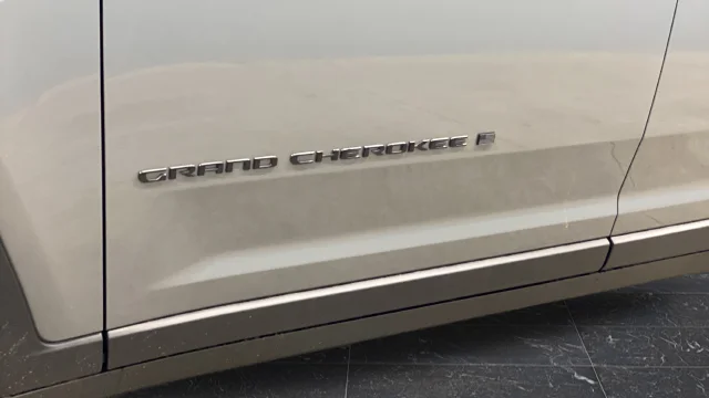 New 2027 Sting-Gray Clear-Coat Paint Jeep Limited image 47