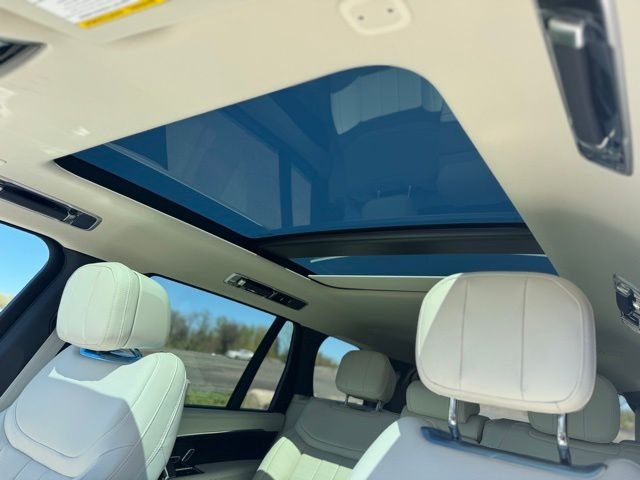 New 2026 Obsidian Black Satin Land Rover SE  LWB 7 SEAT image 15