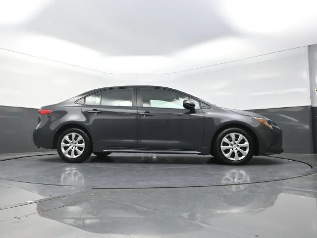 Used 2025  Toyota LE image 38