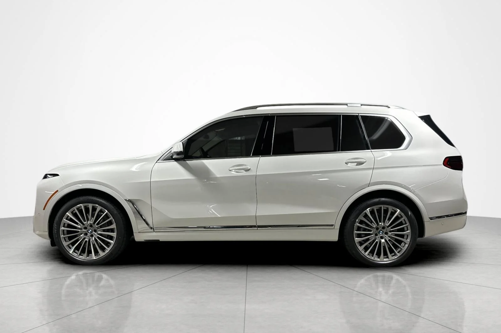 New 2027 Alpine White BMW xDrive40i image 2