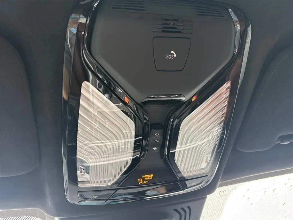 Used 2022 Black BMW sDrive40i image 40