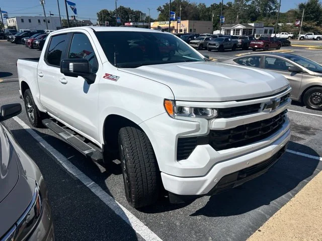 Used 2024 Summit White Chevrolet RST image 1