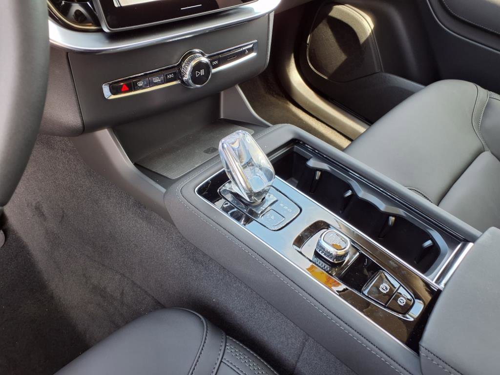 Used 2026 Vapour Grey Metallic Volvo Plus image 21