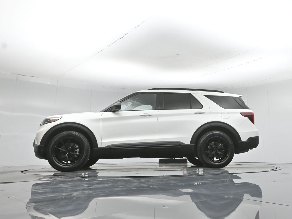 Used 2022 White Ford Timberline image 7