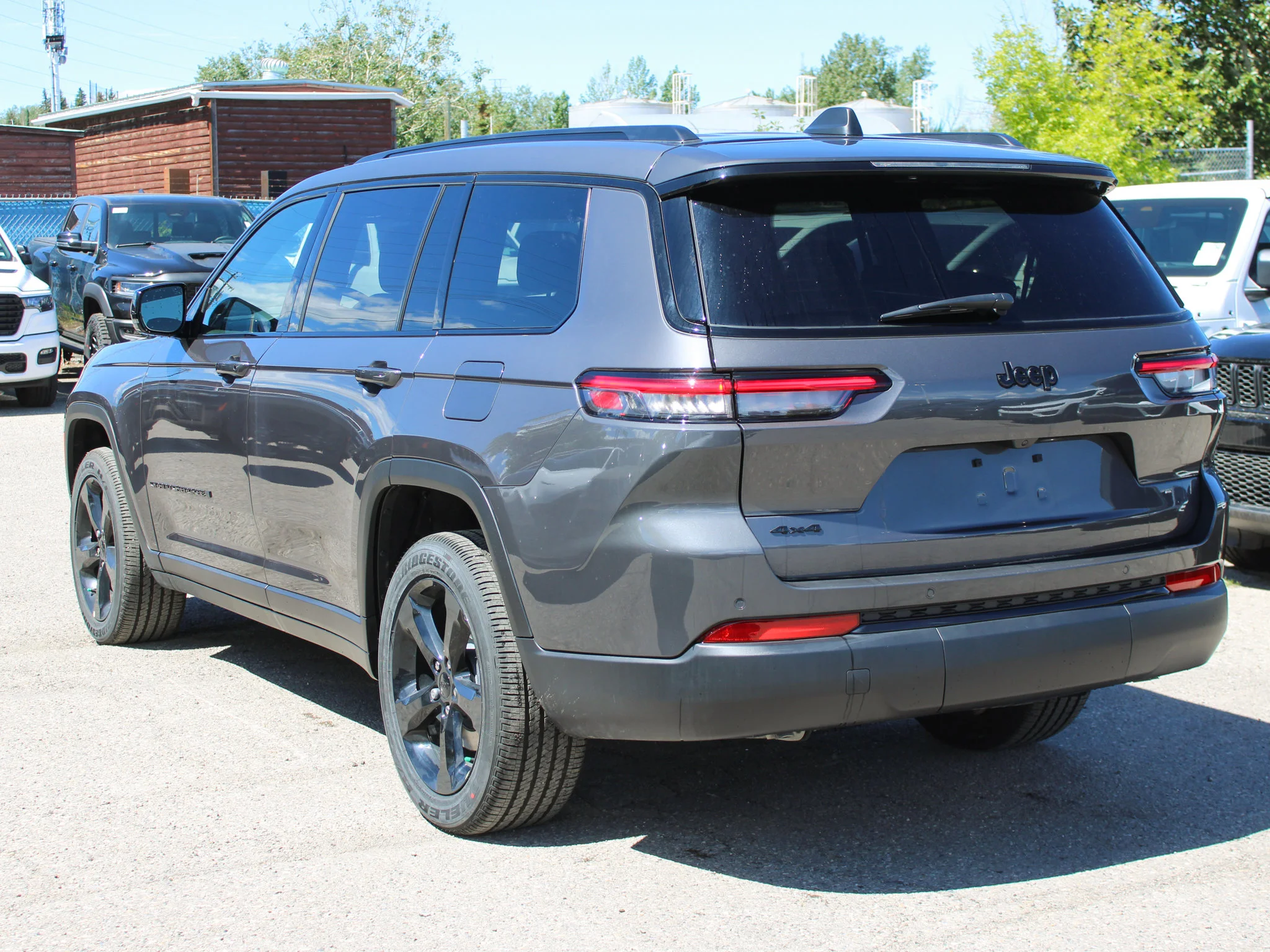 New 2025 Grey Jeep Altitude* image 3