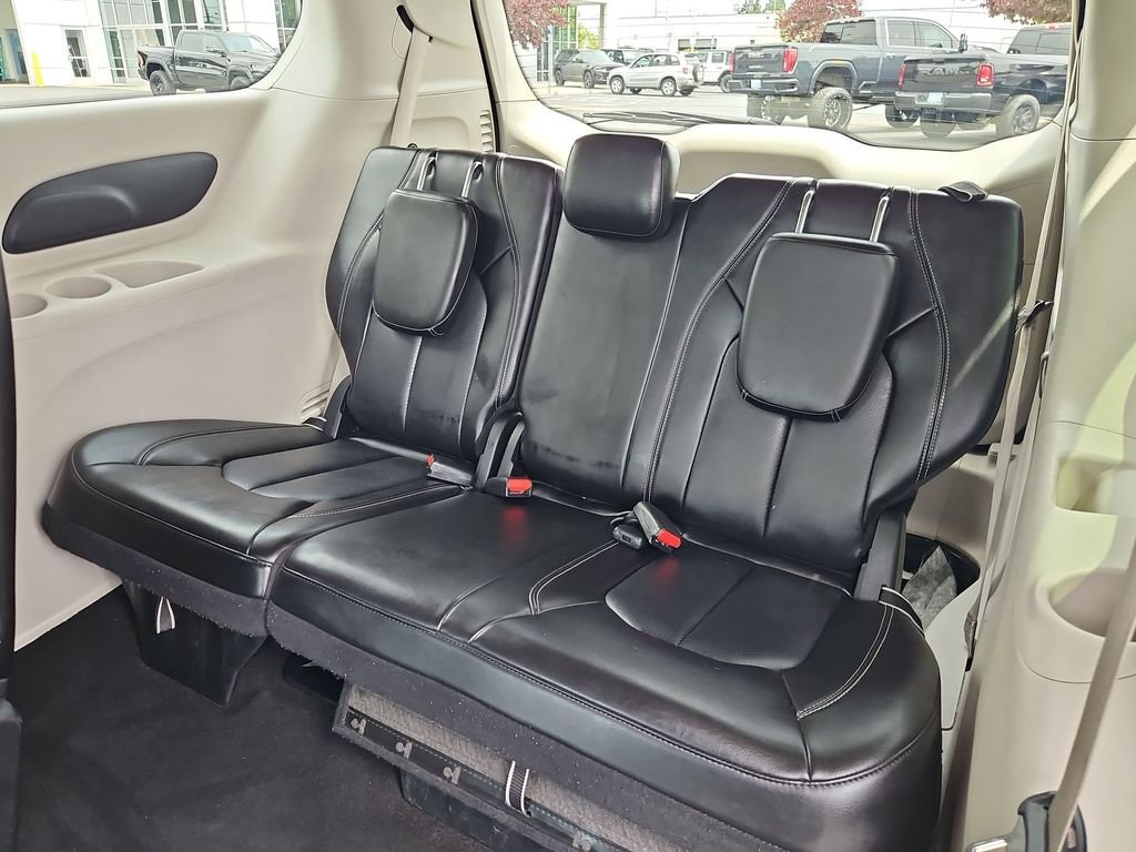 Used 2023 Ceramic Gray Clearcoat Chrysler Touring L image 33