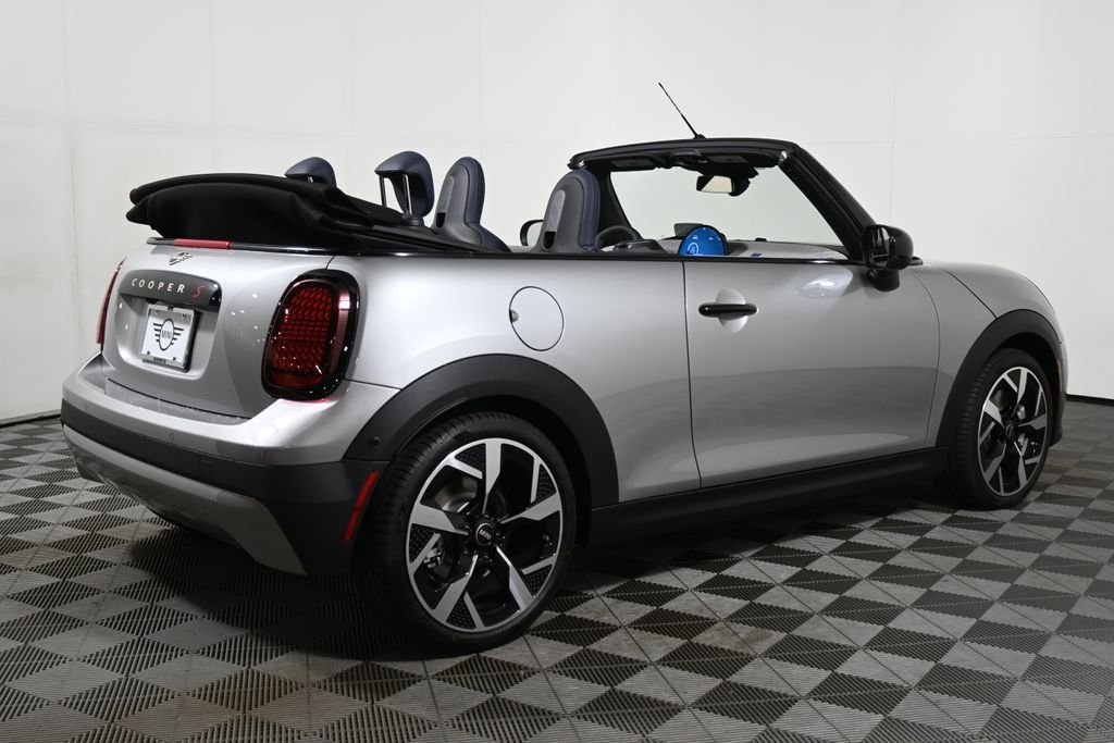 New 2026 Silver MINI Signature Plus image 13