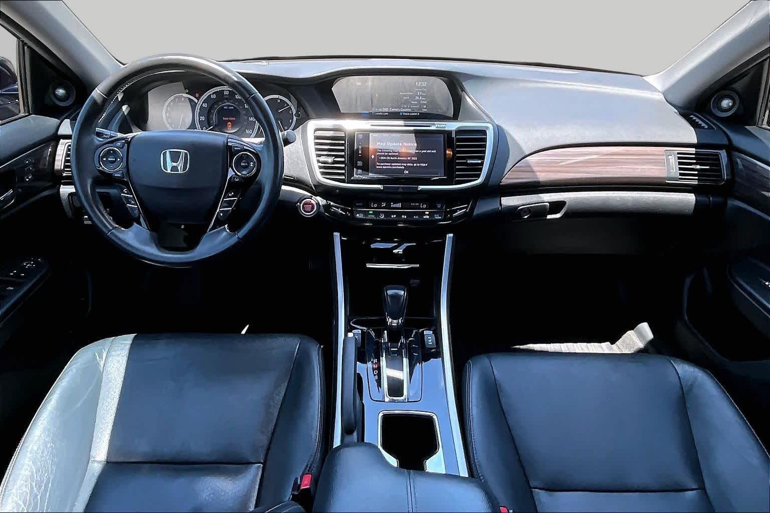 Used 2017 Crystal Black Pearl Honda Touring image 16