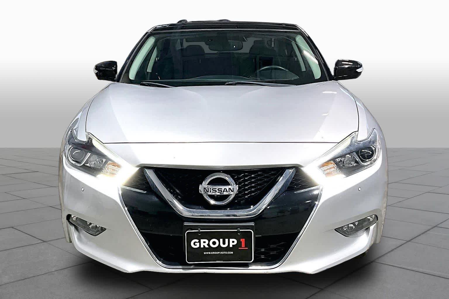 Used 2018 Brilliant Silver Nissan Platinum image 4