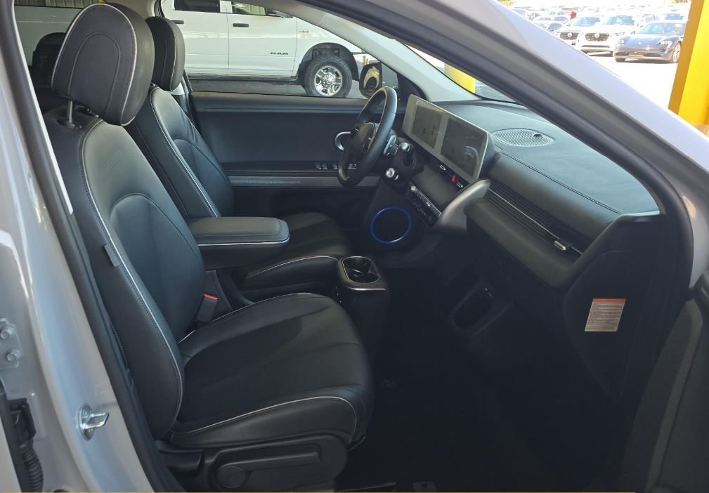 Used 2023 Gray Hyundai SEL image 8