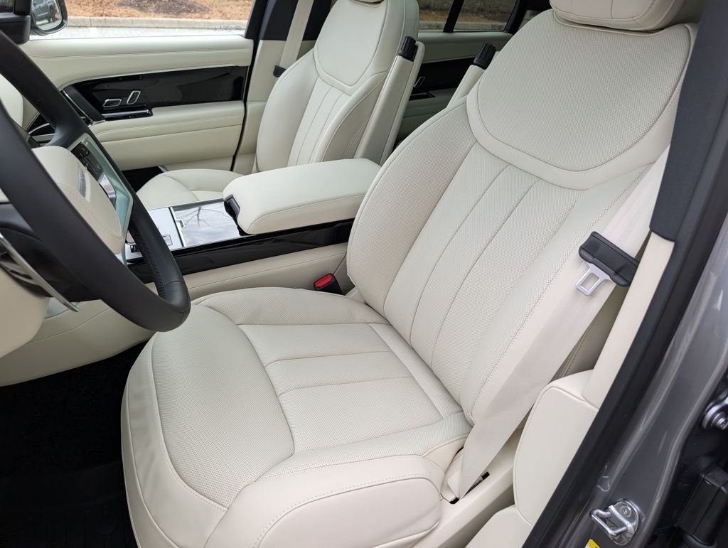 New 2026 Eiger Grey LAND ROVER SE PHEV image 6