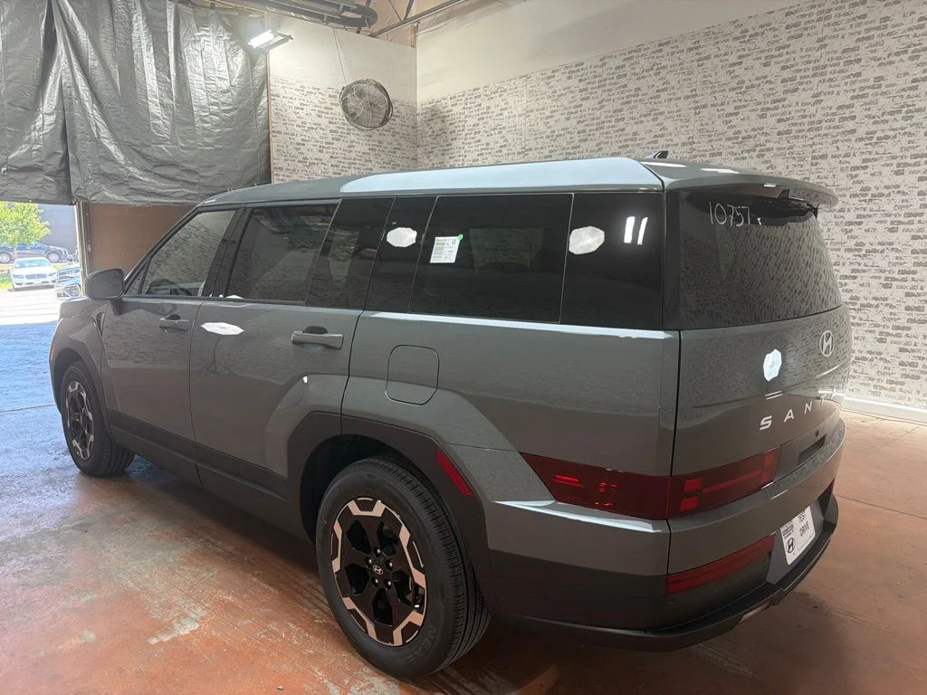 New 2027 Hampton Gray Hyundai SE image 5