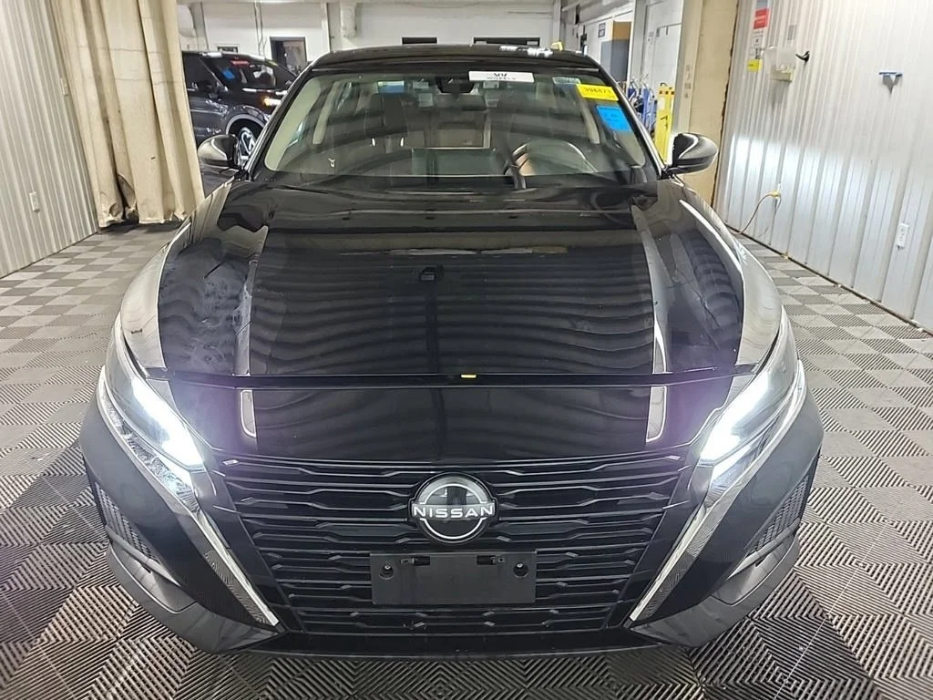 Used 2023 Black Nissan 2.5 SV image 10