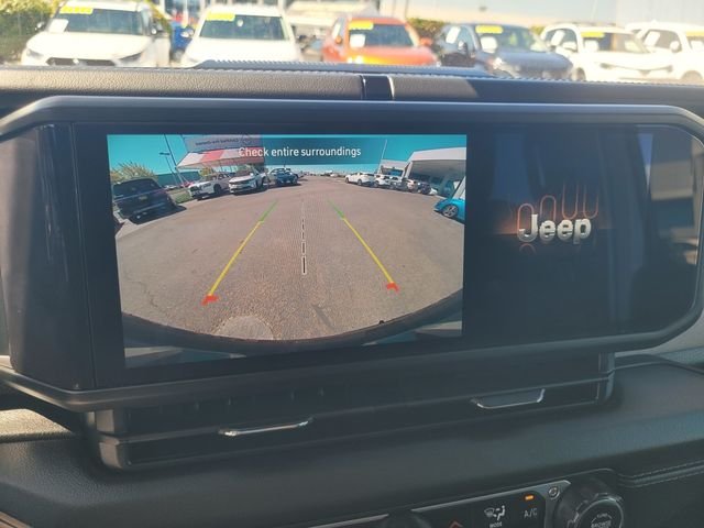 Used 2025 White Jeep Sahara image 22