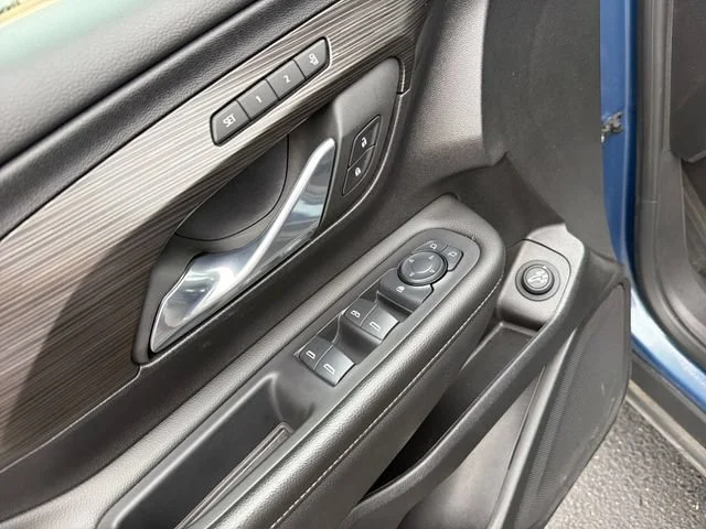 Used 2024 Downpour Metallic GMC SLT image 18