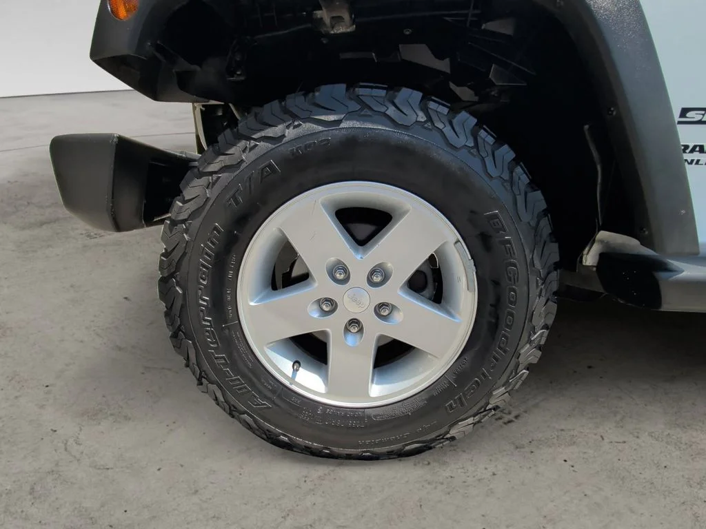 Used 2015 White Jeep Unlimited Sport image 14
