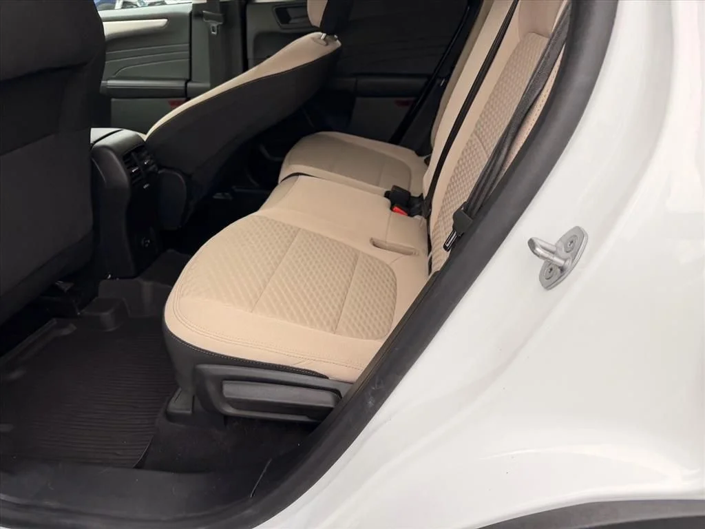 Used 2022 White Ford SE image 11