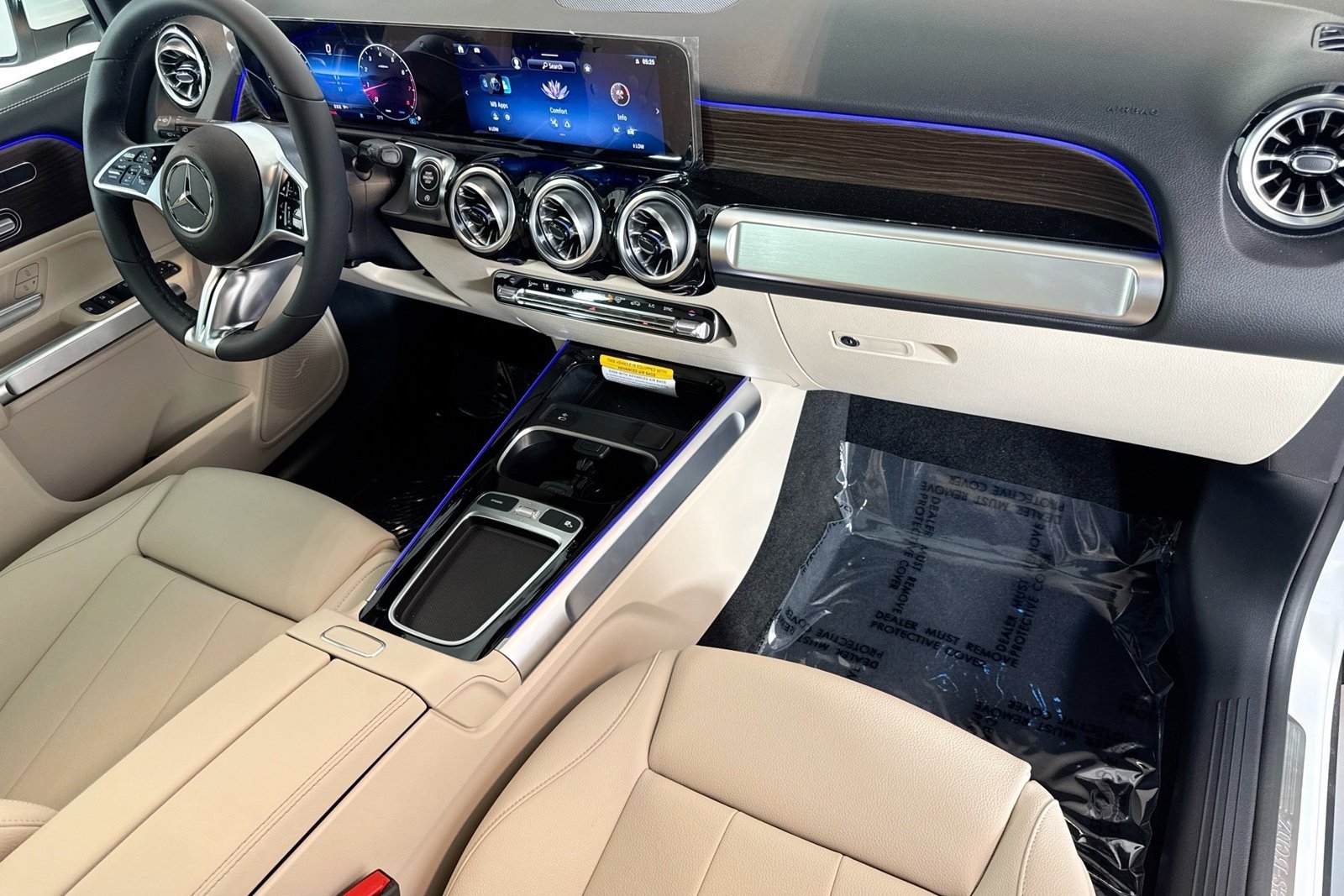 New 2026 Polar White Mercedes-Benz GLB 250 image 27