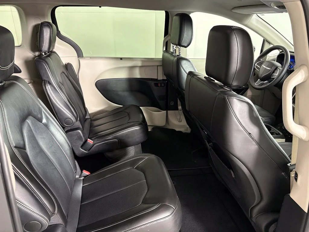 Used 2024 Black Chrysler Touring L image 41