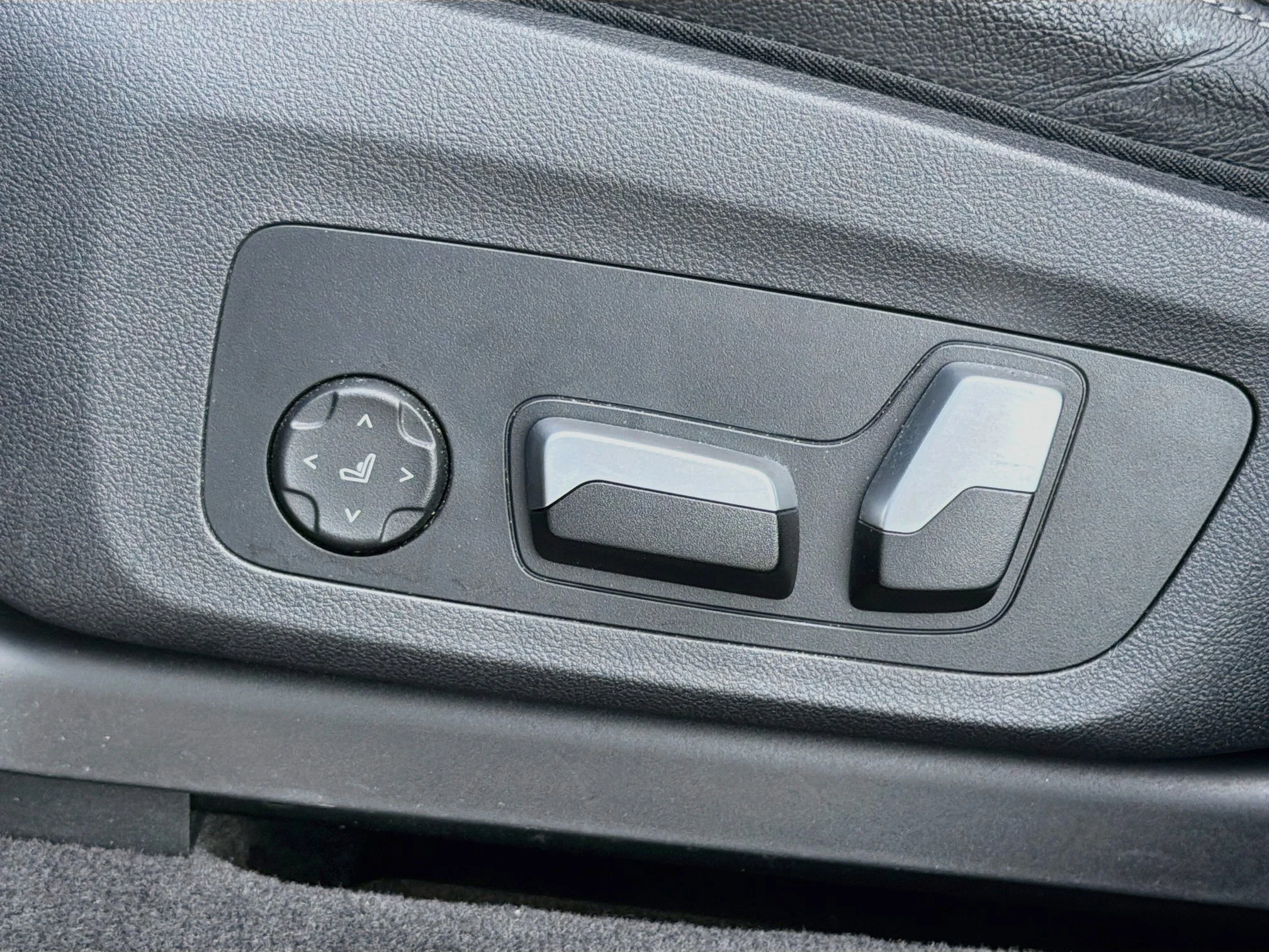 Used 2023 Jet Black BMW xDrive30i image 26