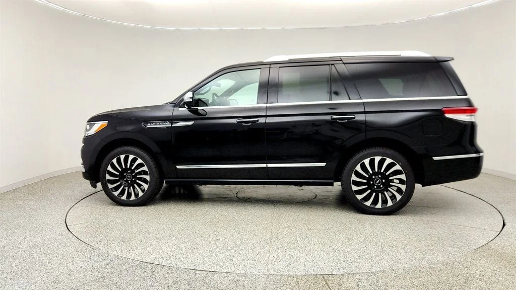 Used 2022 Infinite Black Metallic Clearcoat Lincoln Black Label 4x4 image 8