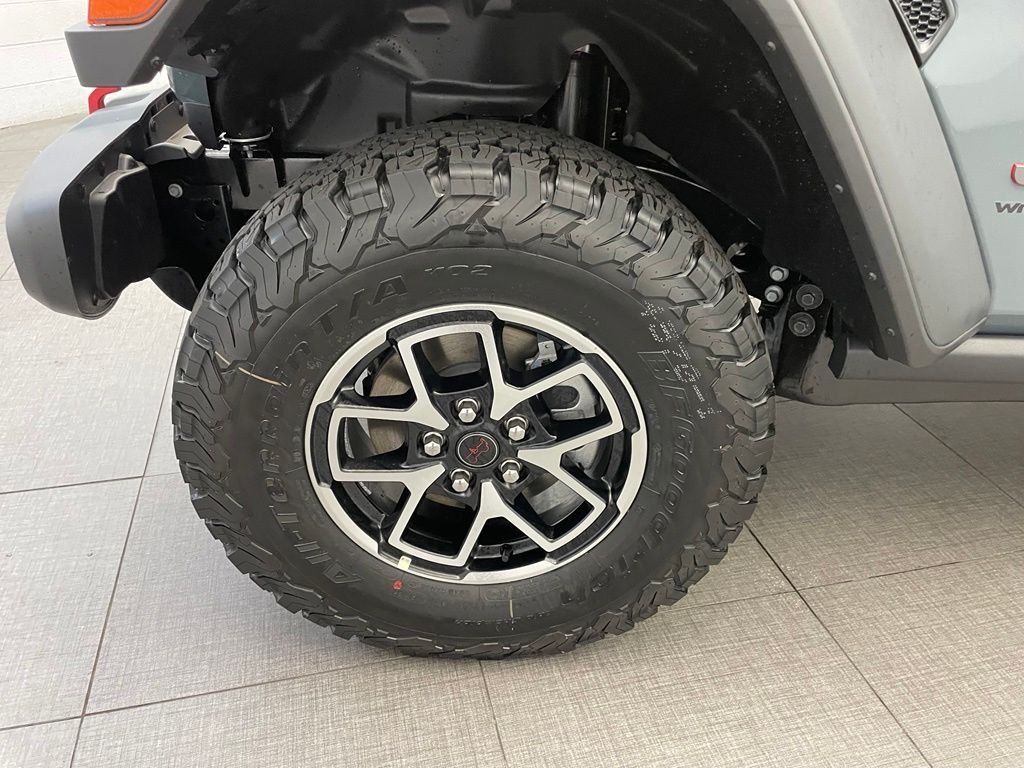 New 2026 Anvil Clear-Coat Exterior Paint Jeep Rubicon image 8