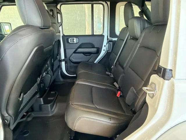 New 2027 Bright White Clear-Coat Paint Jeep Sahara image 18