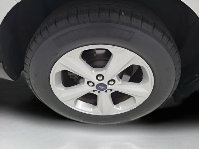 Used 2015 Oxford White Ford SE image 8