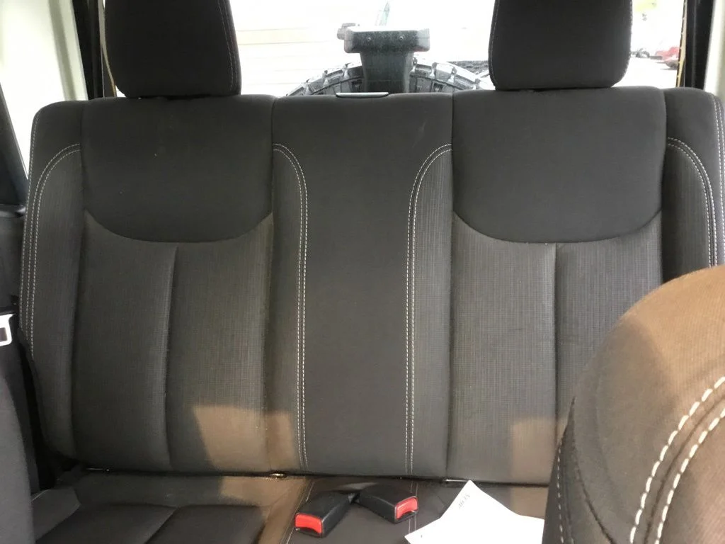 Used 2015 Gray Jeep Sahara image 10