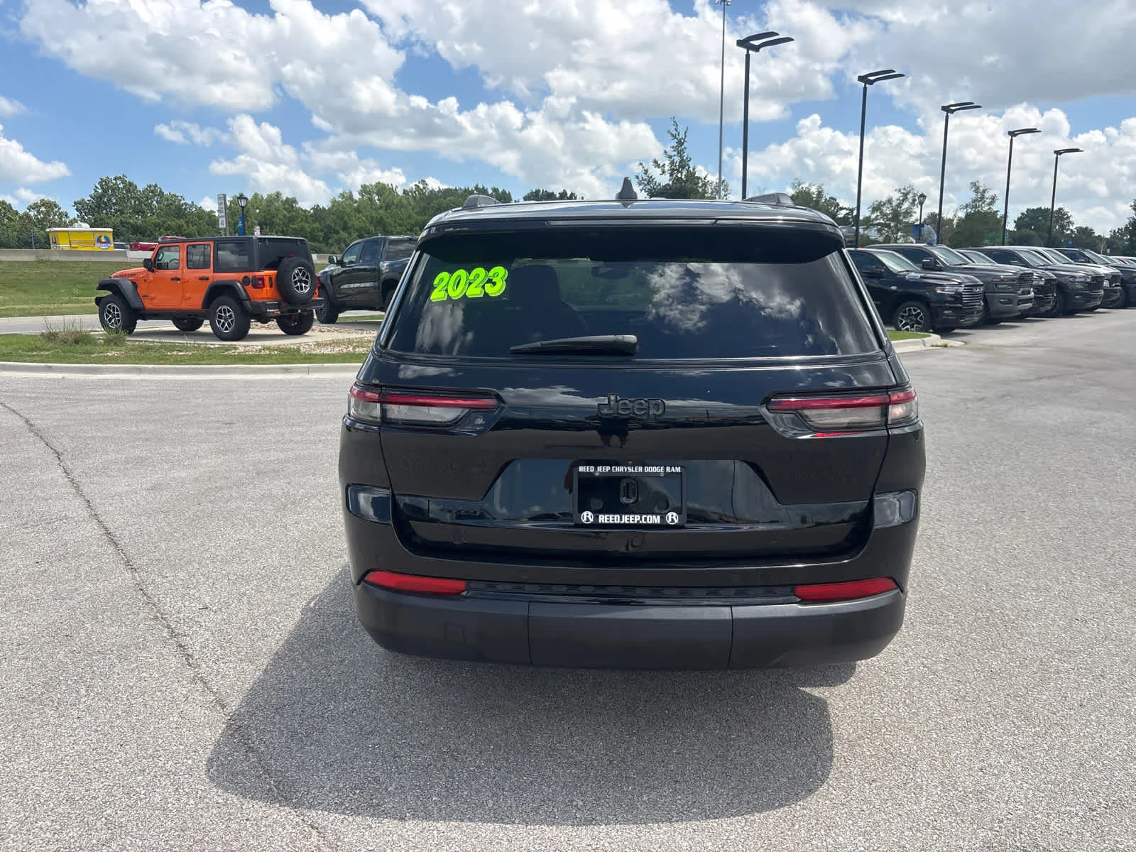 Used 2023 Diamond Black Crystal Pearlcoat Jeep Altitude X image 9