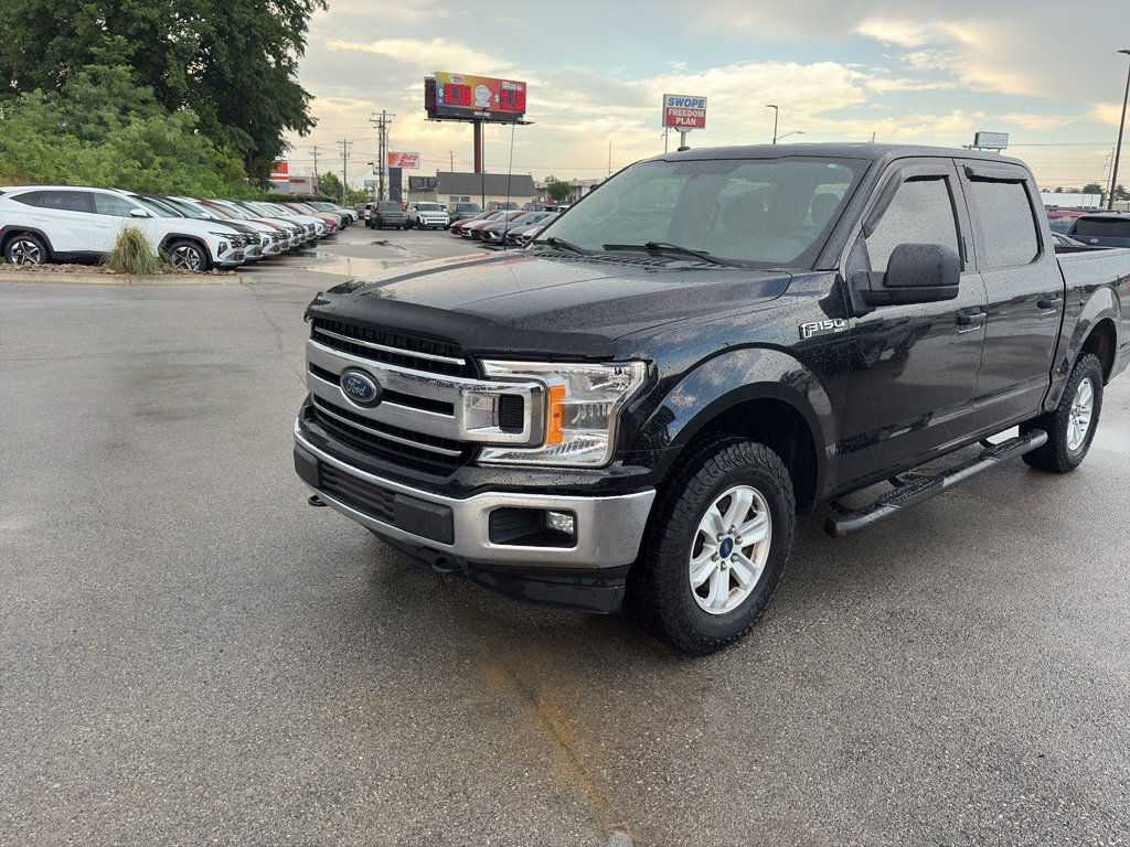 Used 2018 Shadow Black Ford XLT image 3