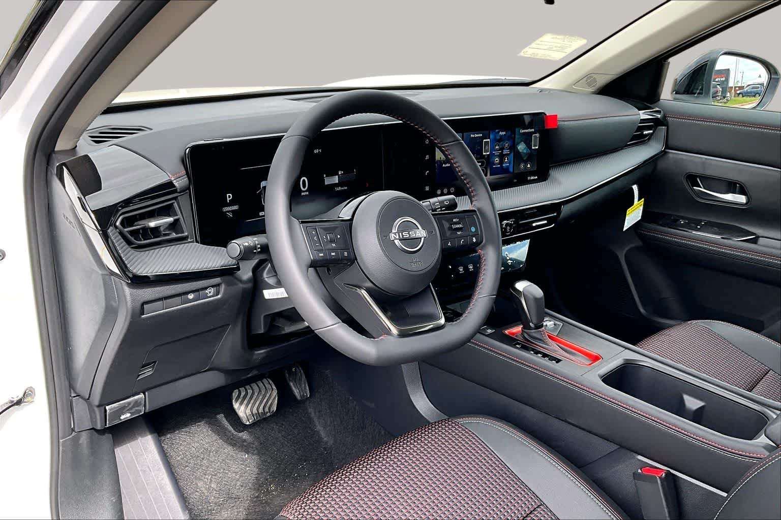 New 2026 Aspen White TriCoat / Super Black Two-tone Nissan SR image 10