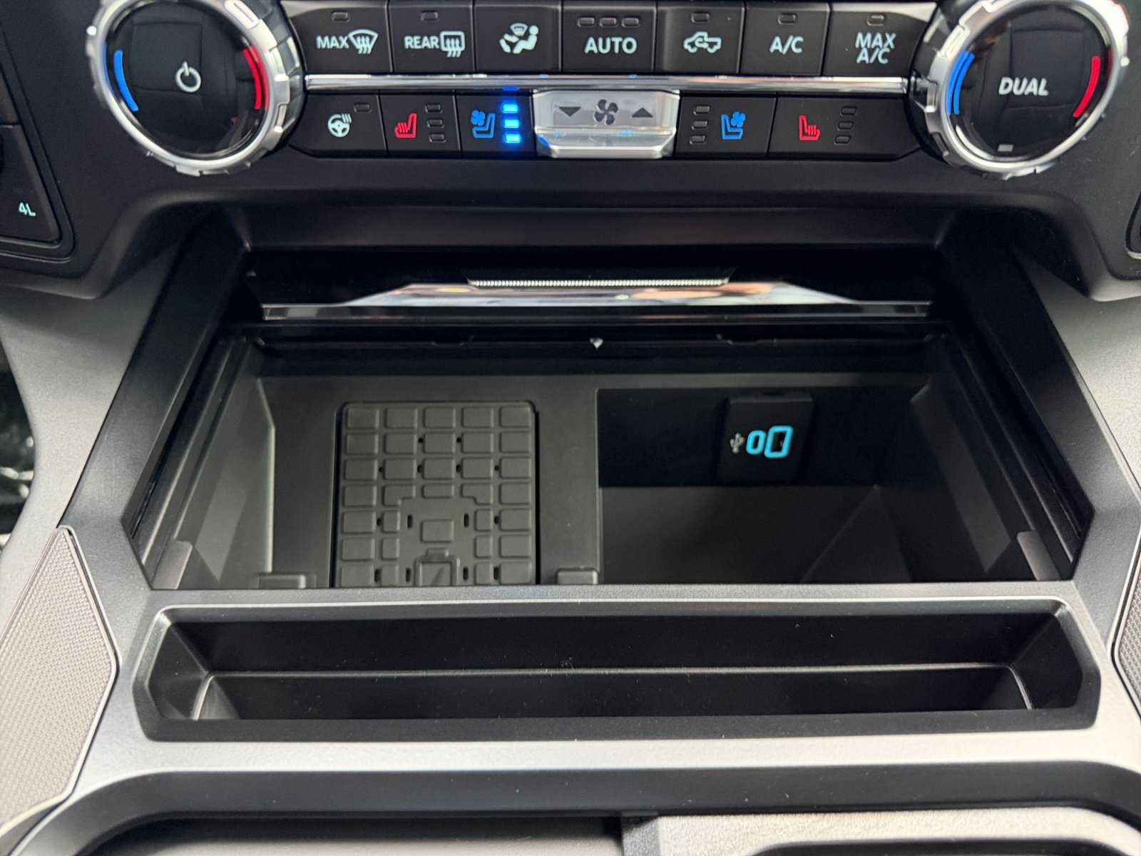 New 2026 Carbonized Gray Metallic Ford LARIAT image 22