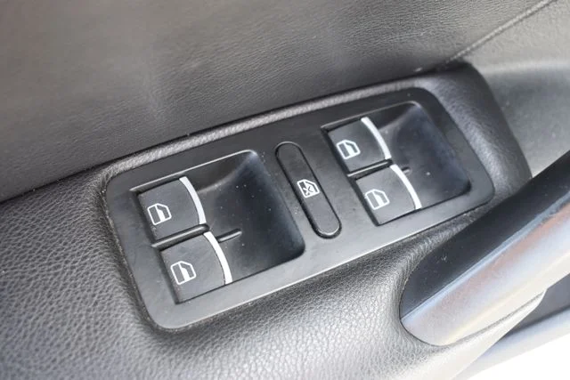 Used 2013 White Volkswagen TDI SEL Premium image 10
