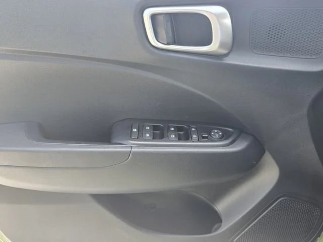 Used 2024 Green Hyundai SEL image 29