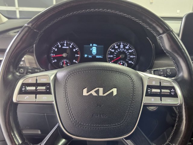 Used 2022 Black Kia EX image 27