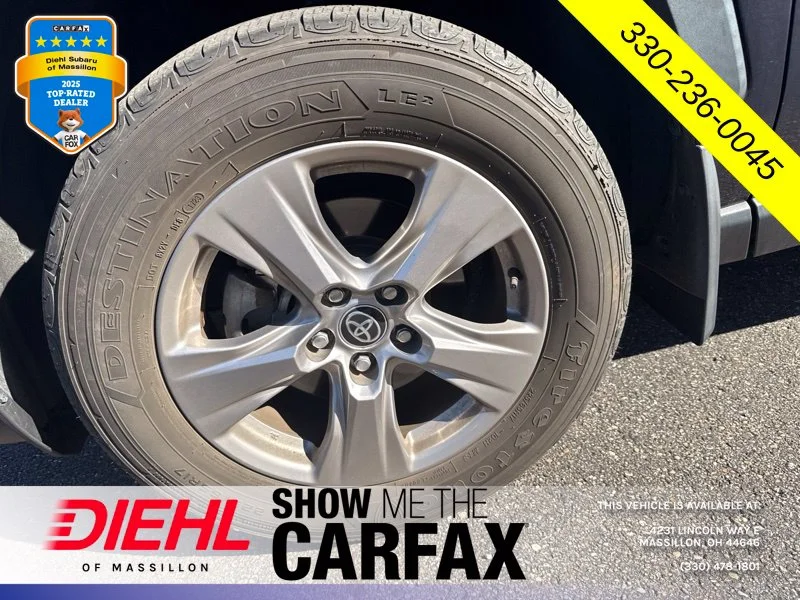 Used 2023  Toyota XLE image 9