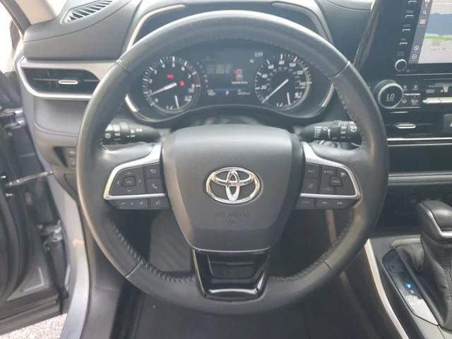 Used 2020  Toyota XLE image 19