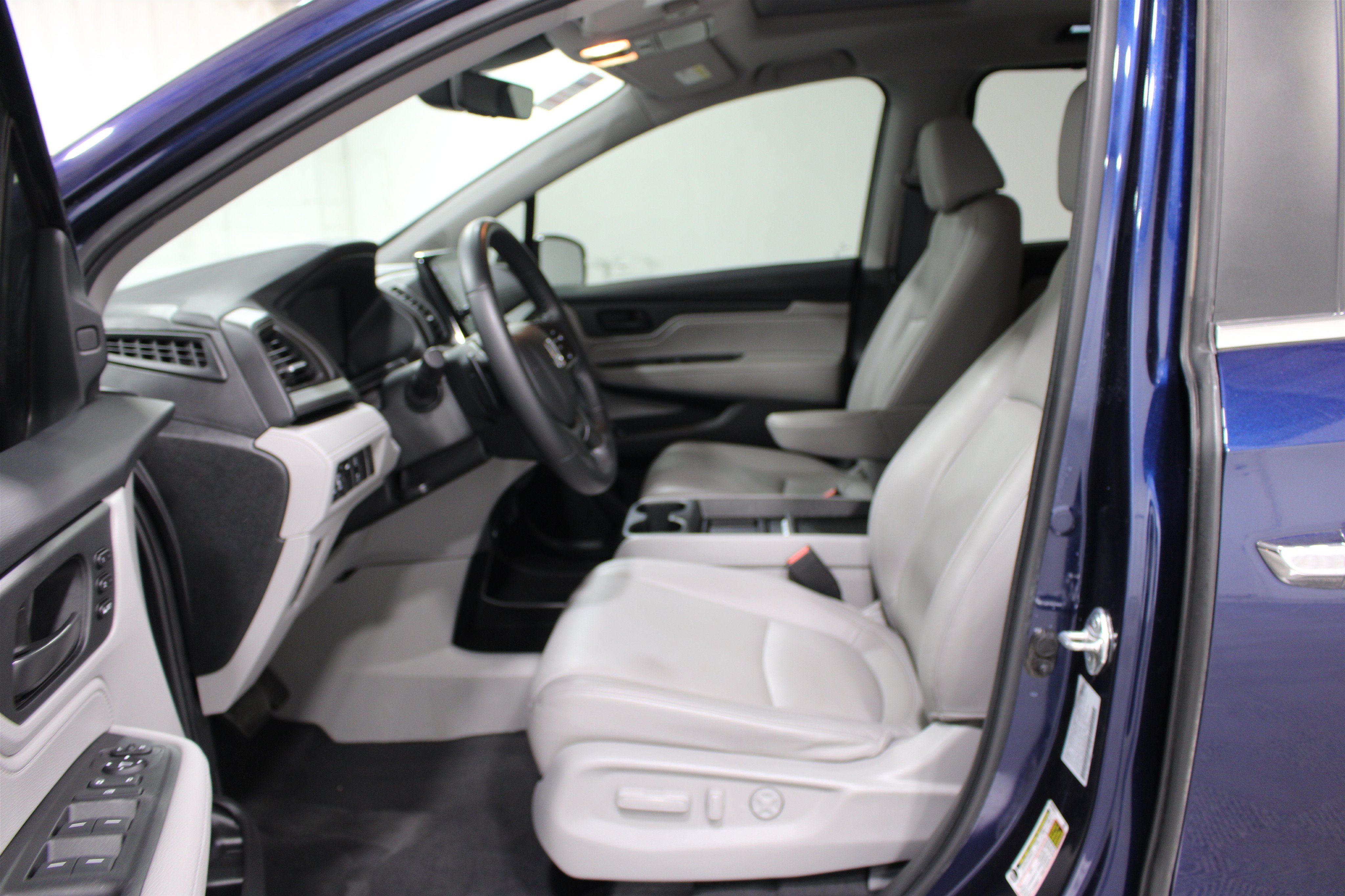 Used 2024 Blue Honda EX-L image 3