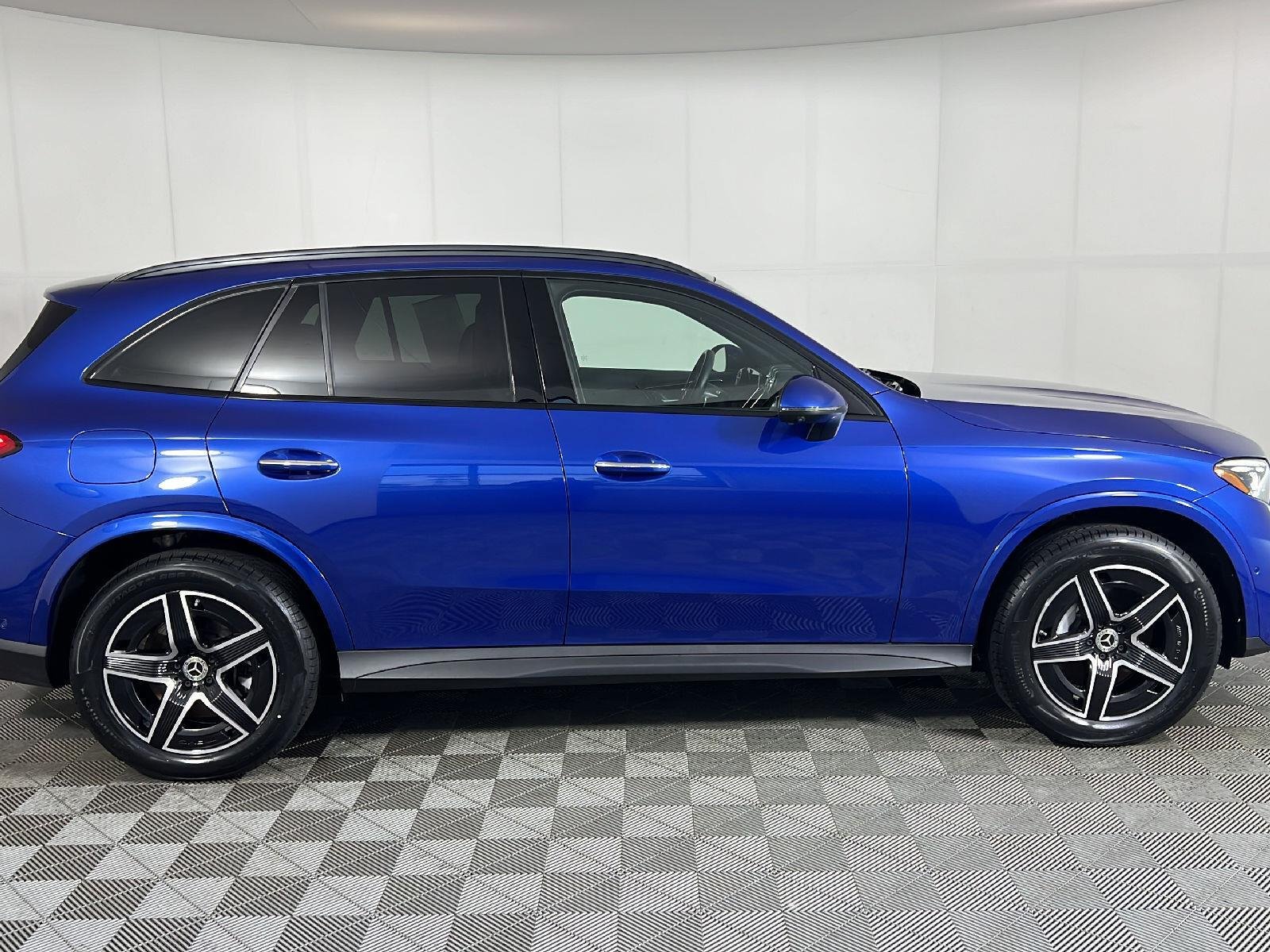 Used 2025 Starling Blue Metallic Mercedes-Benz GLC 350e image 22