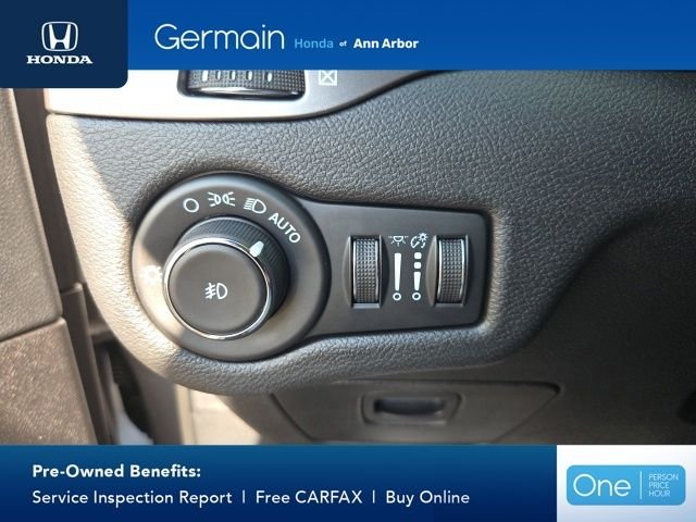 Used 2020 Billet Silver Metallic Jeep Latitude Plus image 20