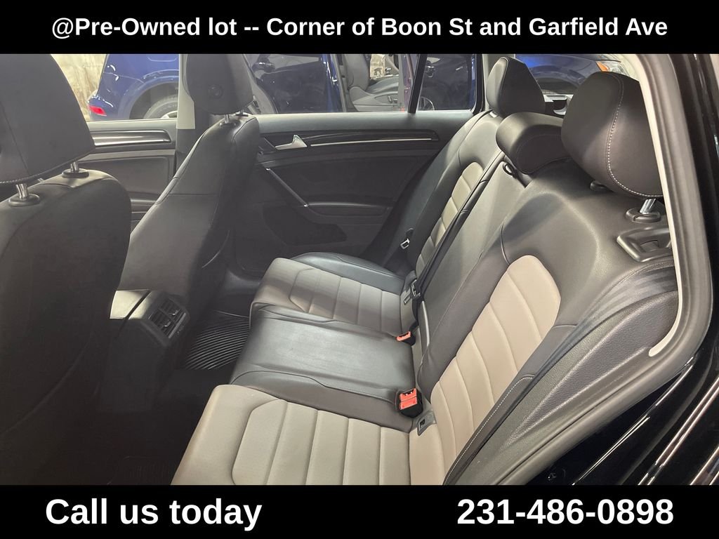 Used 2015  Volkswagen SEL image 20