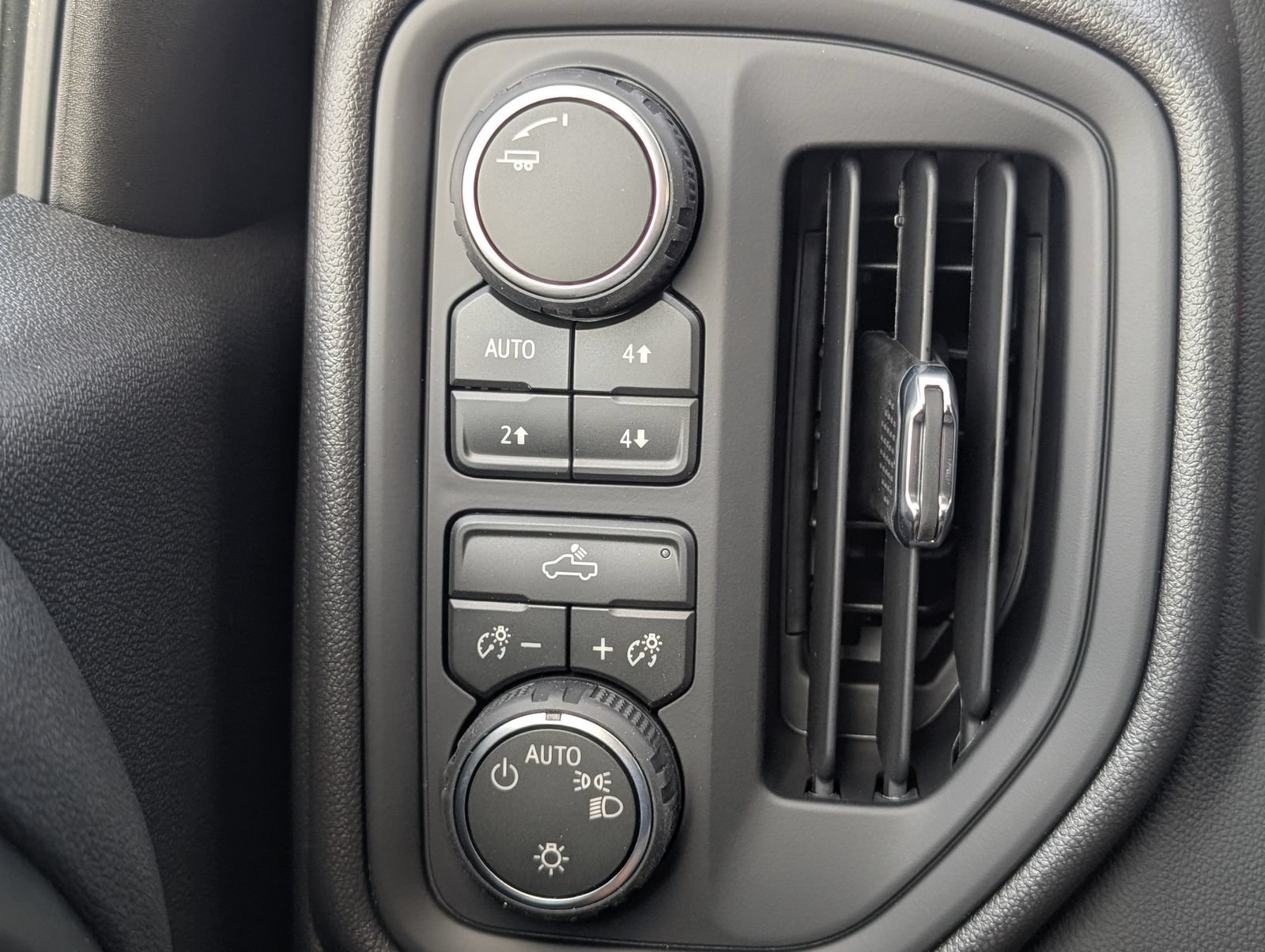 2026 Chevrolet Silverado 1500 Custom Trail Boss - Photo 15