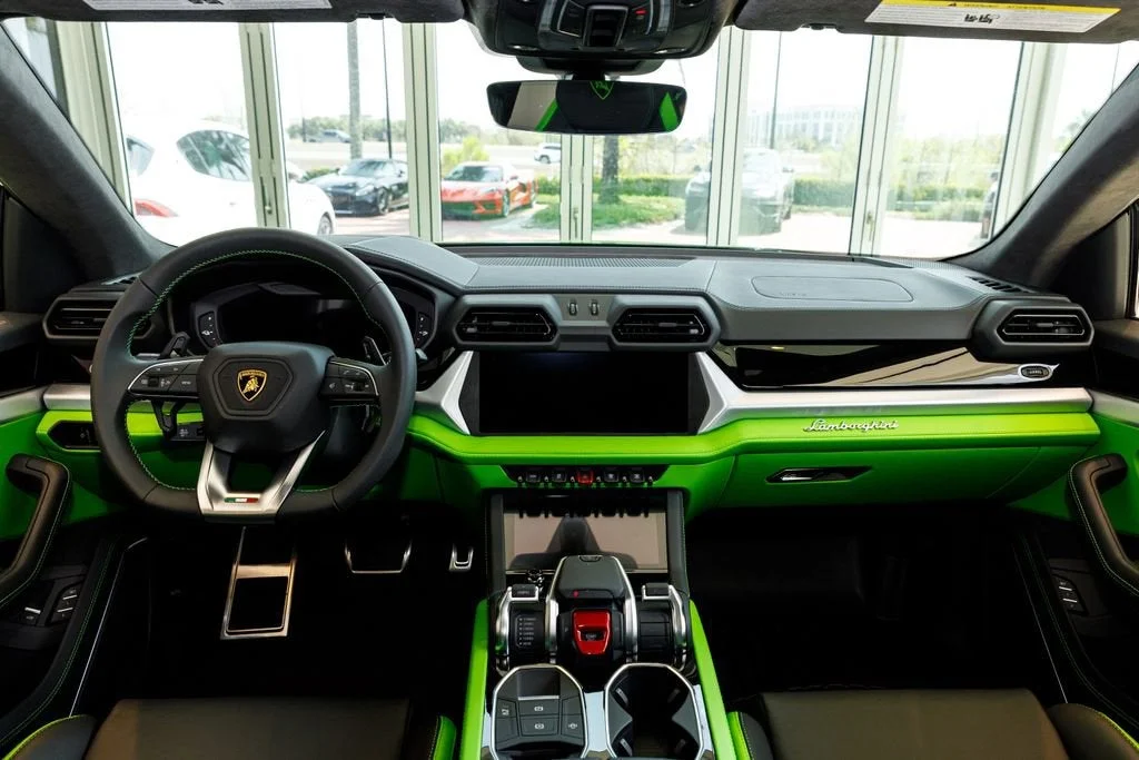 Used 2025 Green Lamborghini SE image 42