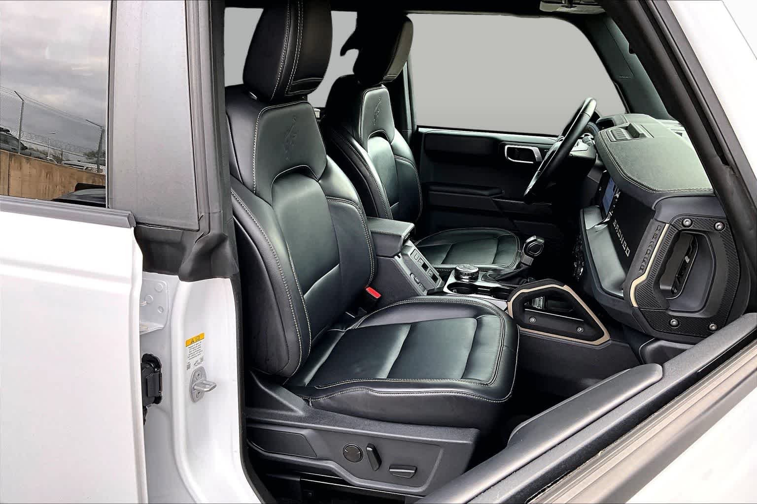 Used 2025 Oxford White Clearcoat Ford Badlands image 11