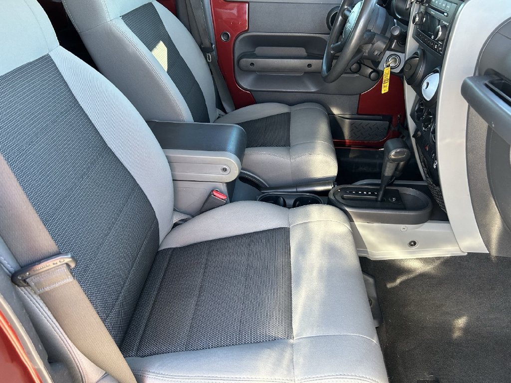 Used 2010  Jeep Unlimited Sport image 11