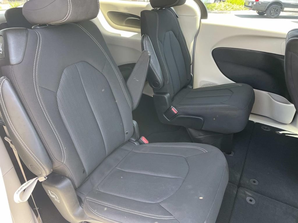 Used 2023 White Chrysler LX image 25
