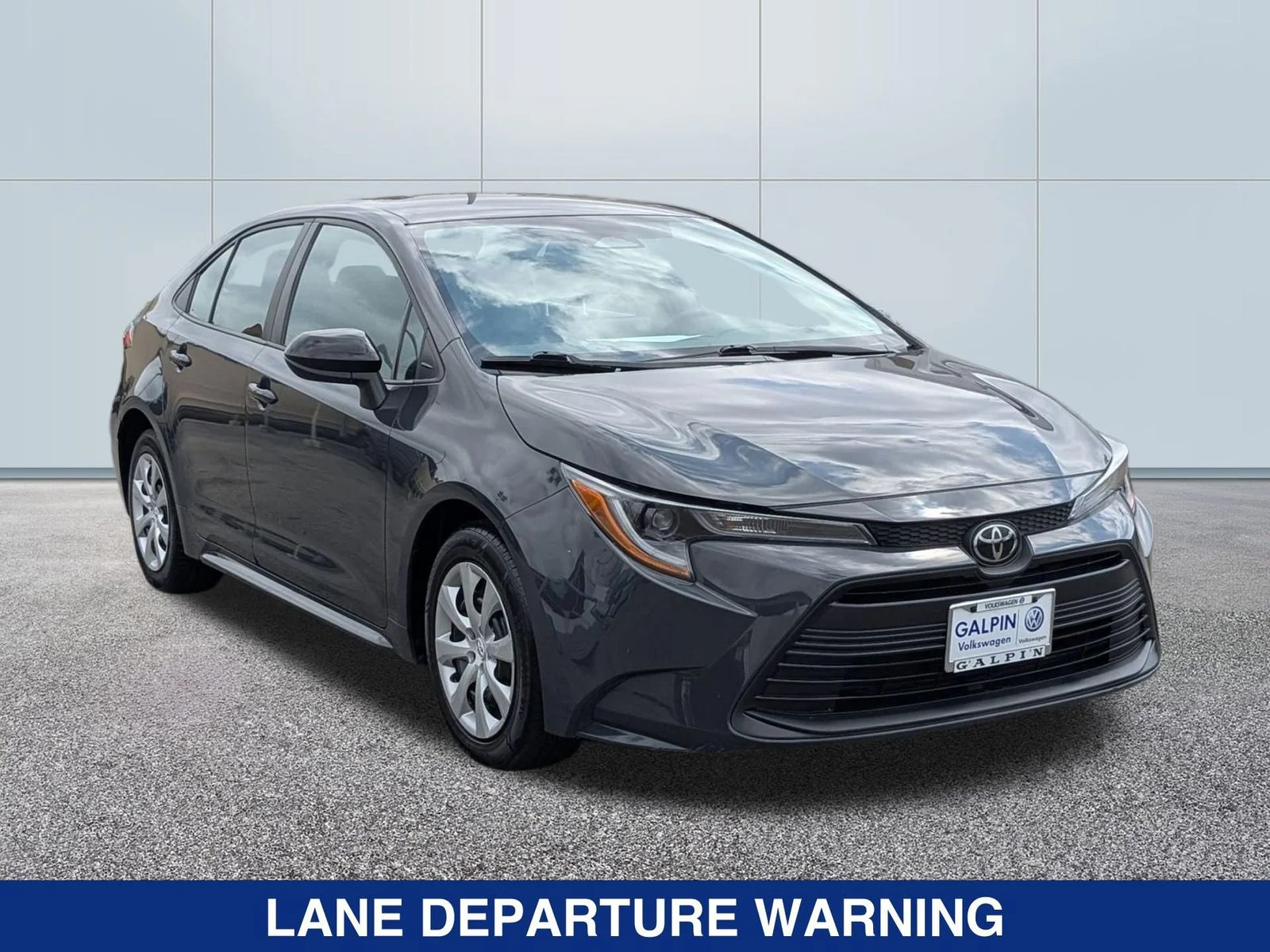 Used 2025  Toyota LE image 7